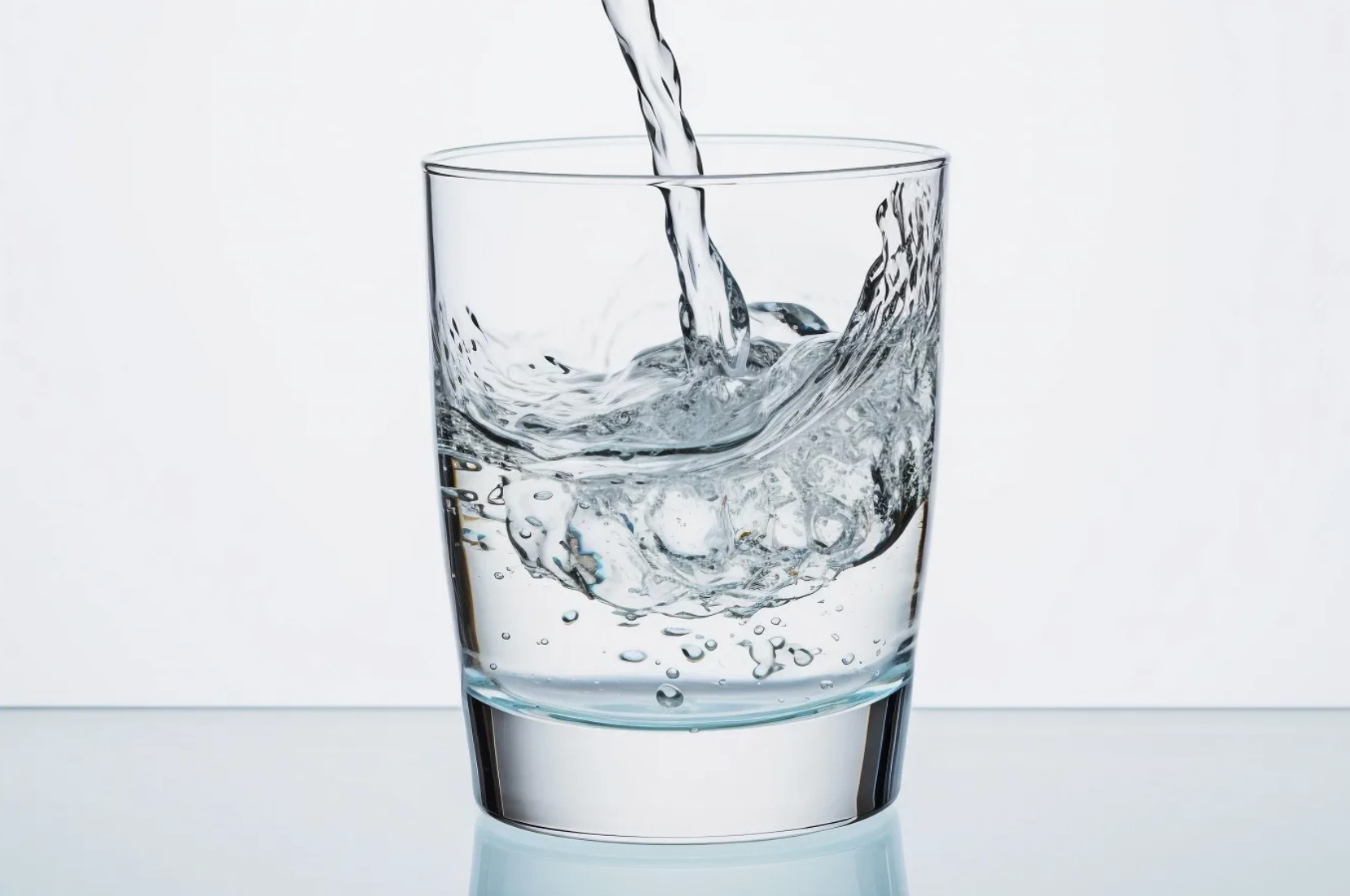 Как понять, что организму не хватает воды: признаки обезвоживания Как понять, что организму не хватает воды: признаки обезвоживания