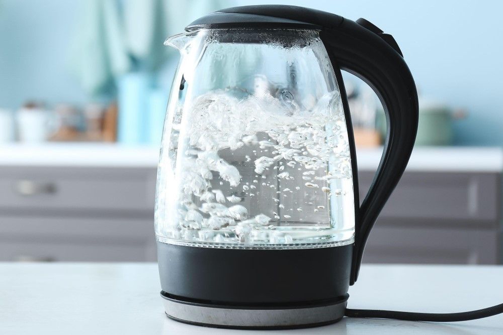 Кипение воды в электрическом чайнике Кипение воды в электрическом чайнике